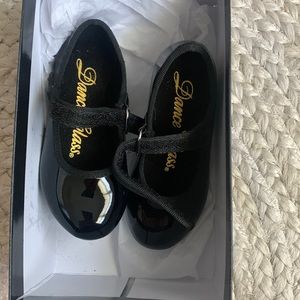 Toddler girl tap shoes size 6 never worn